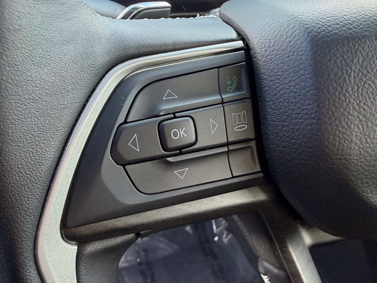 2022 Diamond Black Crystal Pearlcoat Jeep Grand Cherokee Limited 4X4 SUV