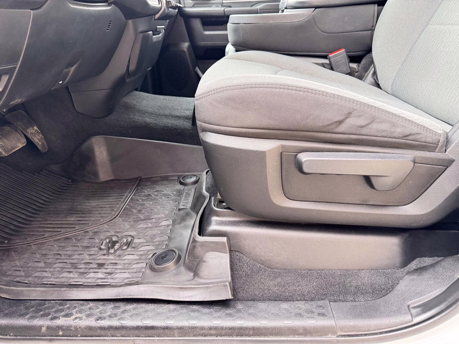 2022 Bright White Clearcoat Ram 2500 Big Horn 4X4 Truck