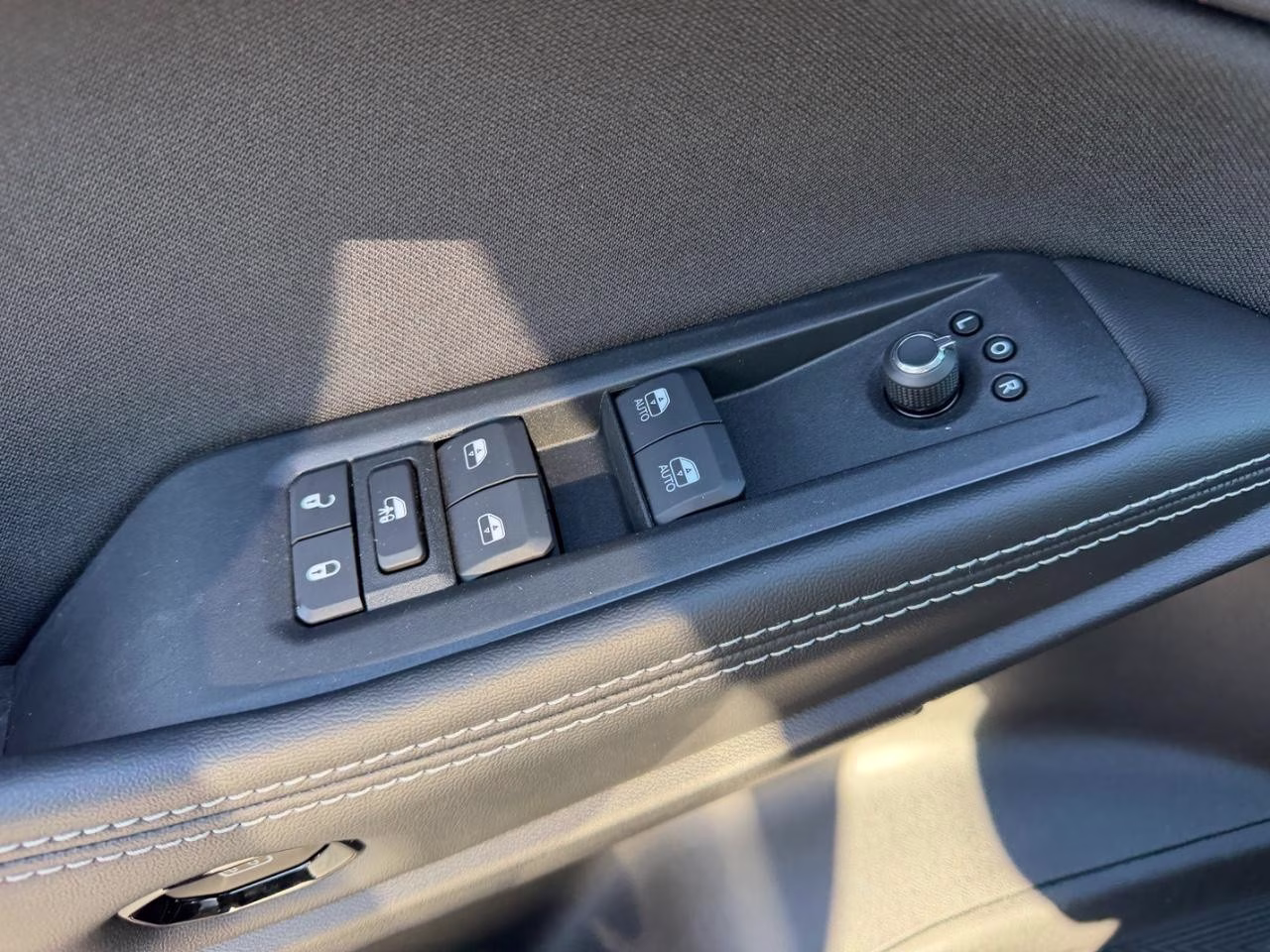 2026 Sting-Gray Clearcoat Jeep Cherokee Laredo 4X4 SUV