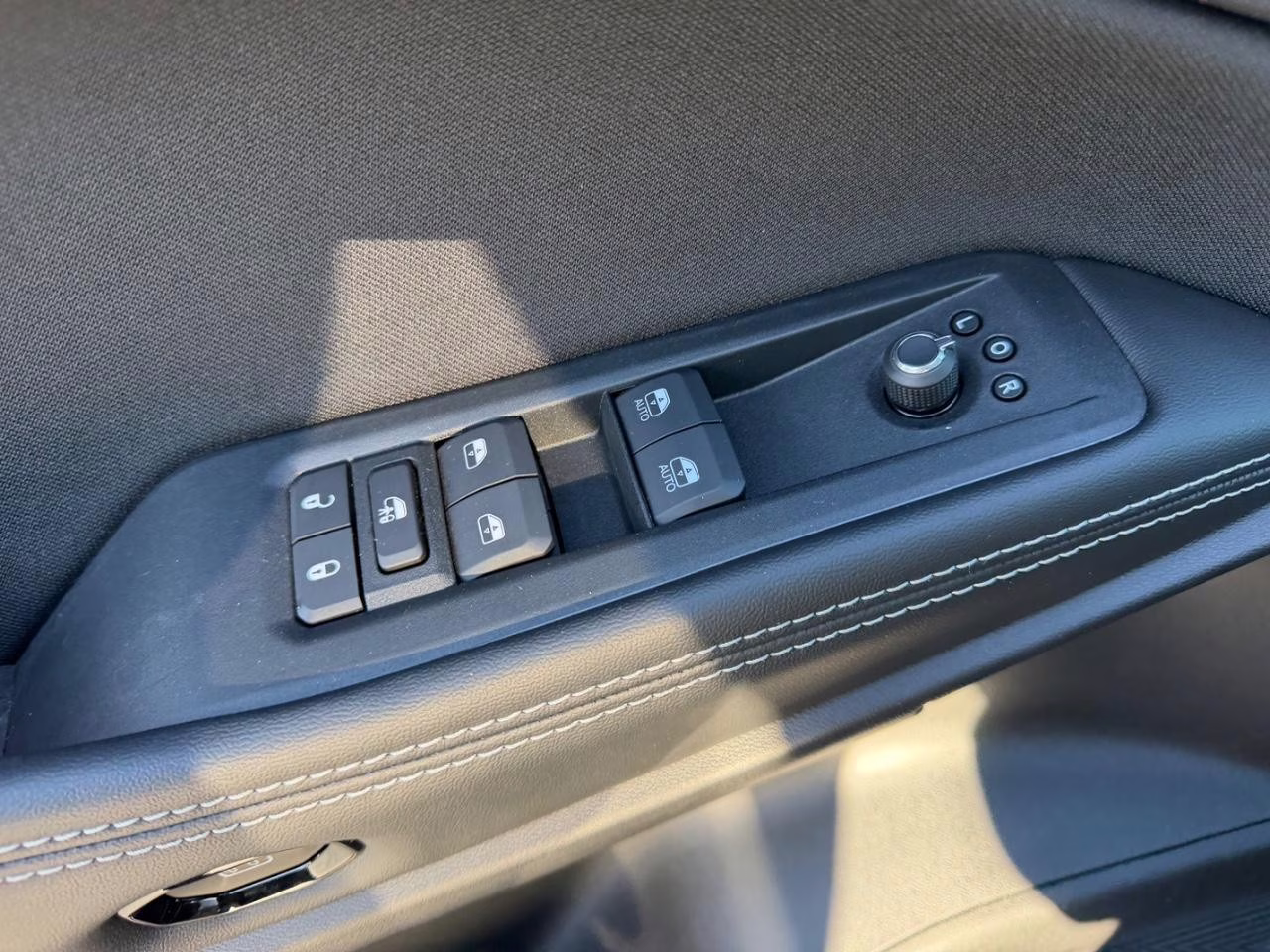 2026 Sting-Gray Clearcoat Jeep Cherokee Laredo 4X4 SUV