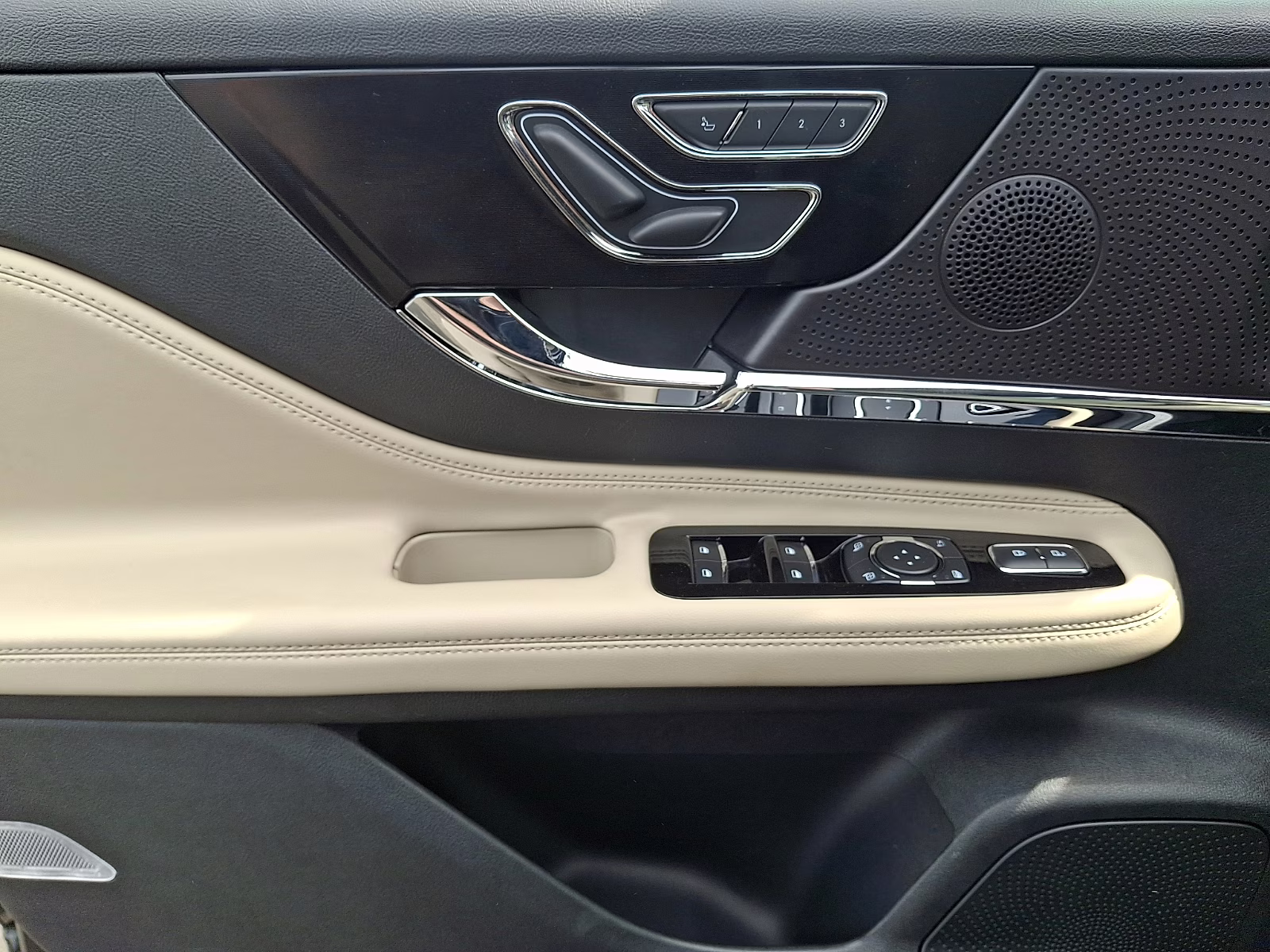 2025 Infinite Black Metallic Clearcoat - UM Lincoln Corsair Premiere AWD