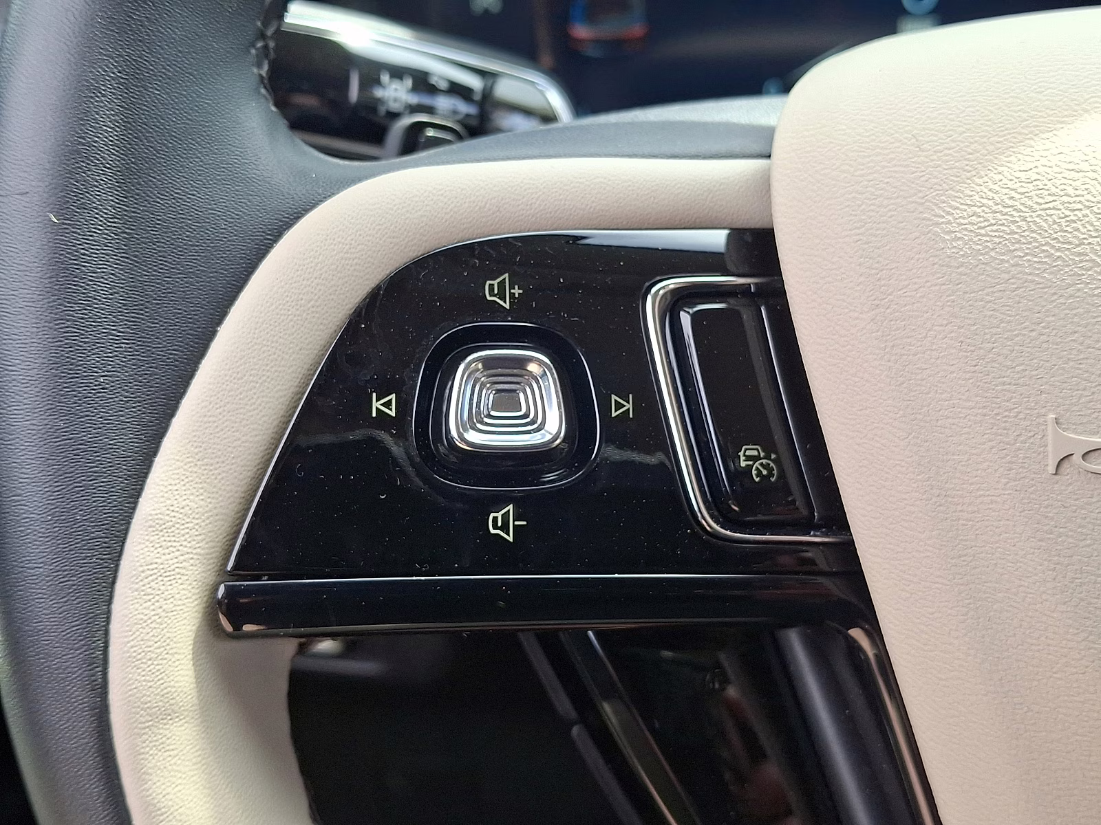 2025 Infinite Black Metallic Clearcoat - UM Lincoln Corsair Premiere AWD