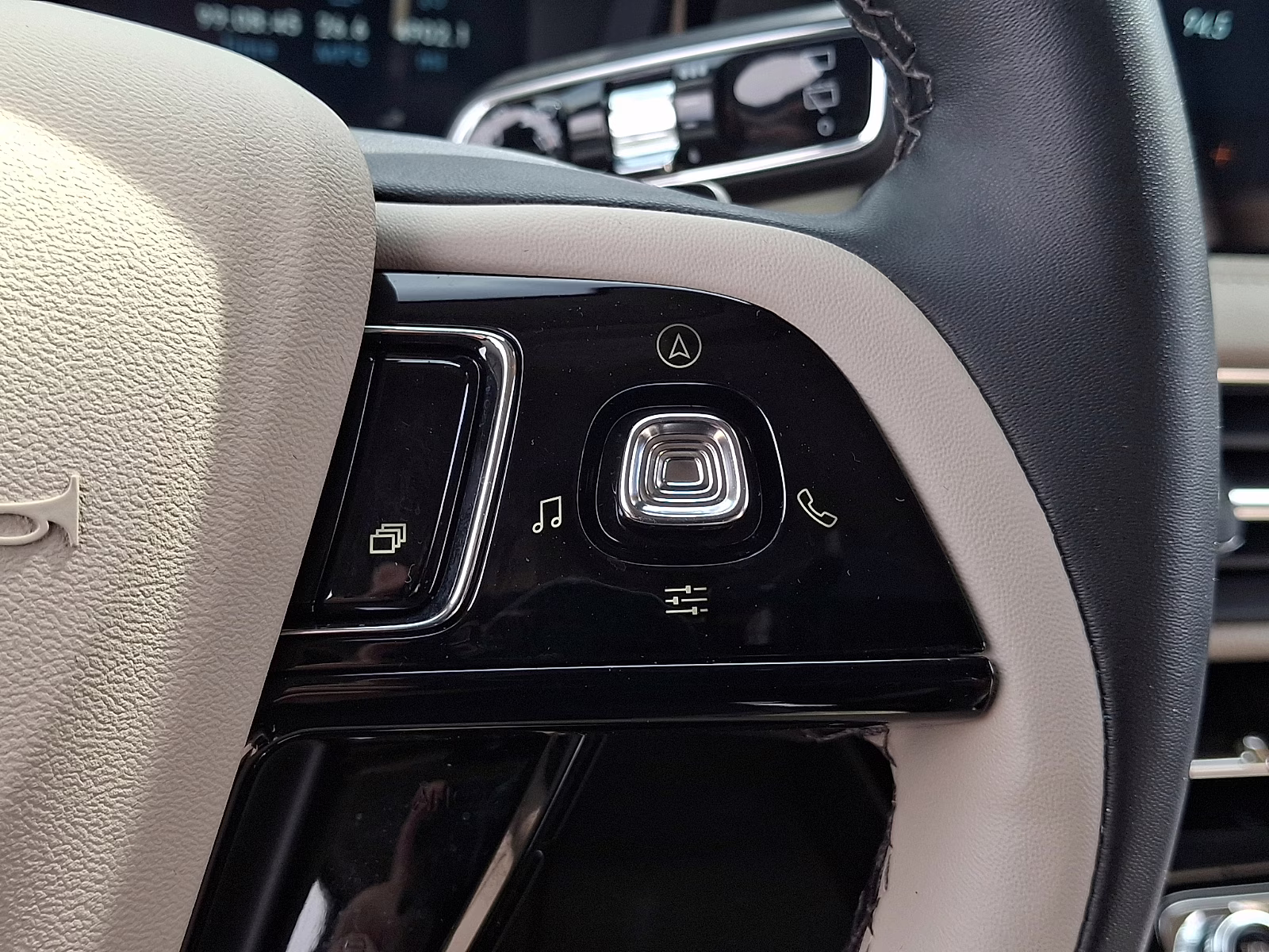 2025 Infinite Black Metallic Clearcoat - UM Lincoln Corsair Premiere AWD