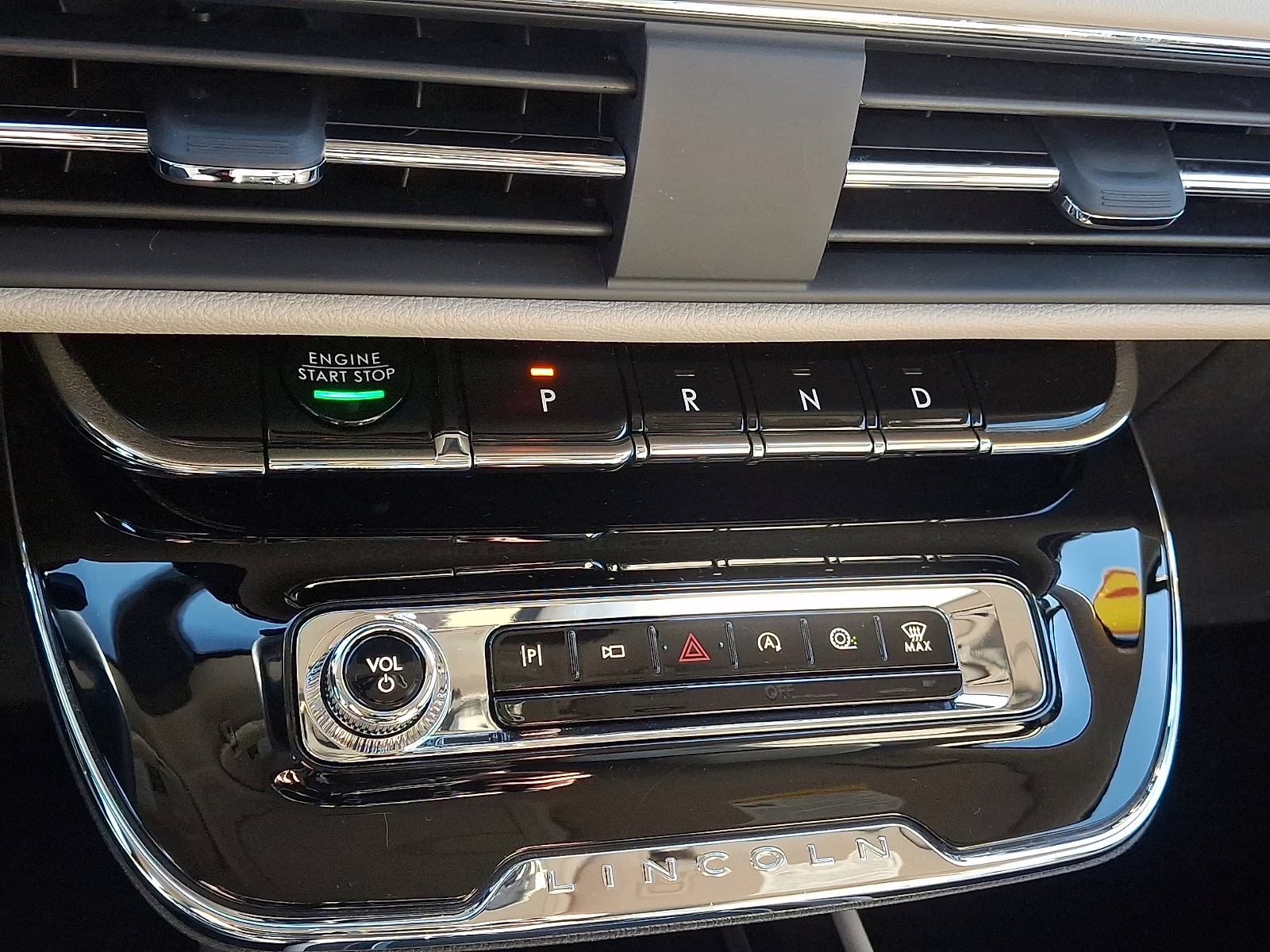 2025 Crystal White Metallic Clearcoat - A3 Lincoln Corsair Reserve AWD