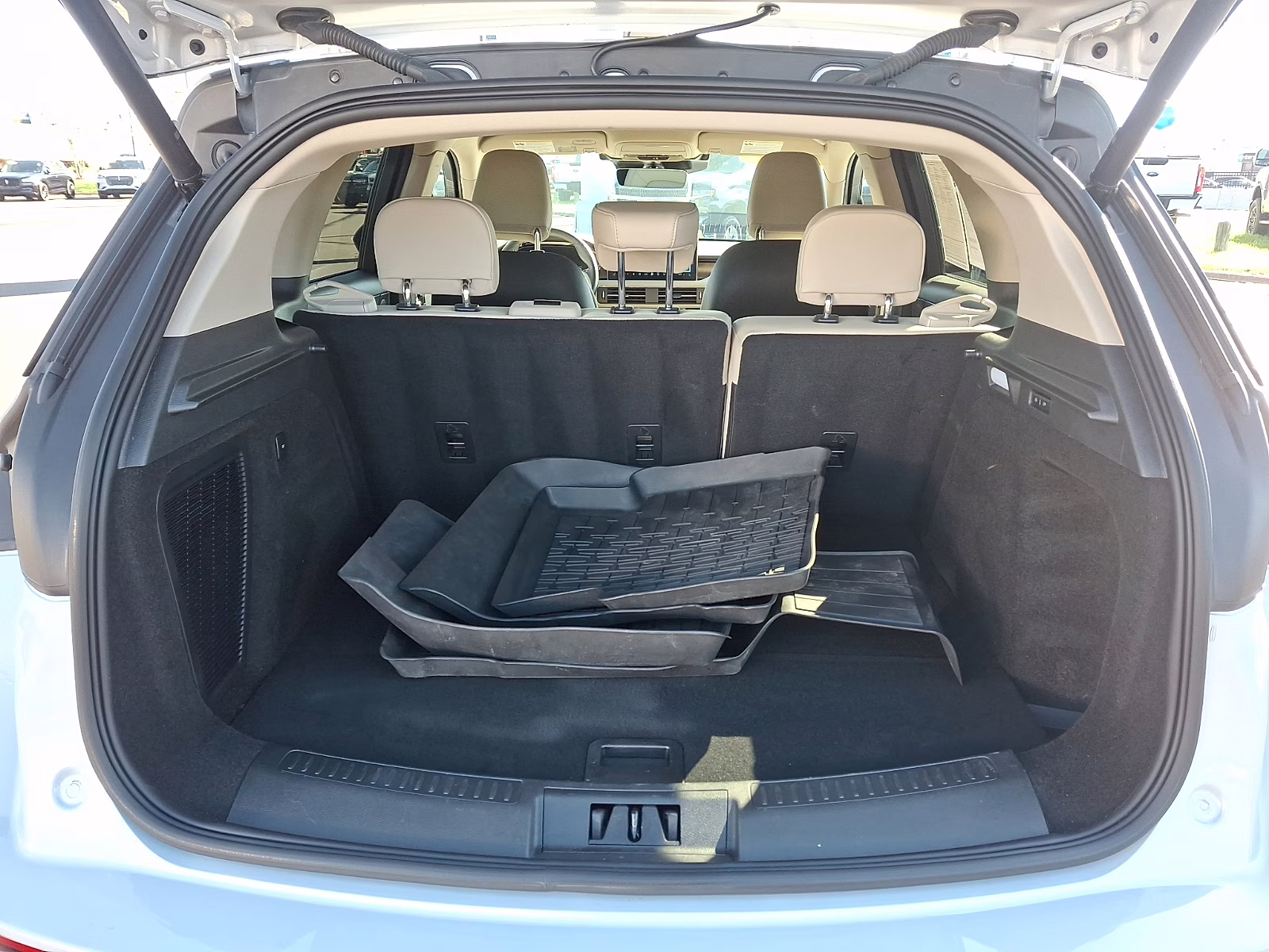 2025 Crystal White Metallic Clearcoat - A3 Lincoln Corsair Reserve AWD