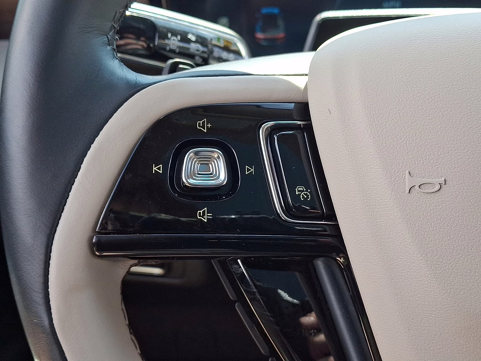 2025 Pristine White Metallic Tri-Coat - AZ Lincoln Corsair Reserve AWD