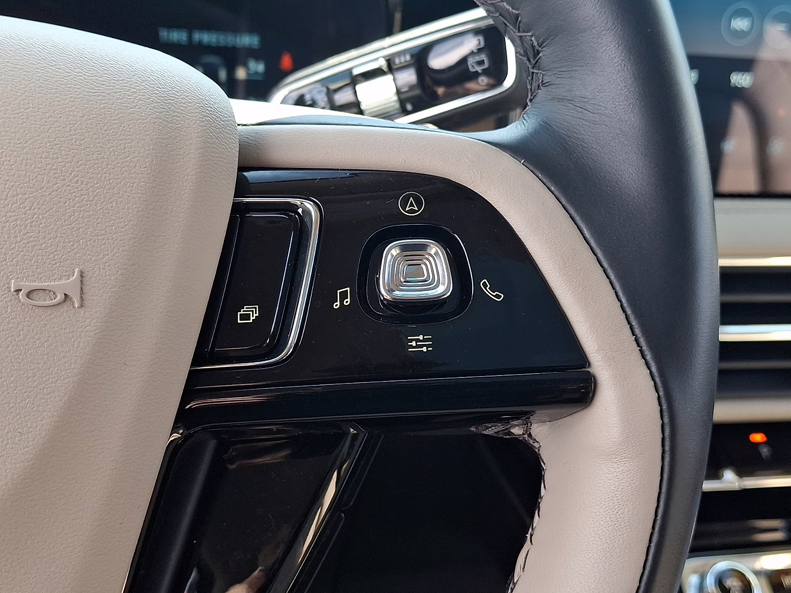 2025 Pristine White Metallic Tri-Coat - AZ Lincoln Corsair Reserve AWD