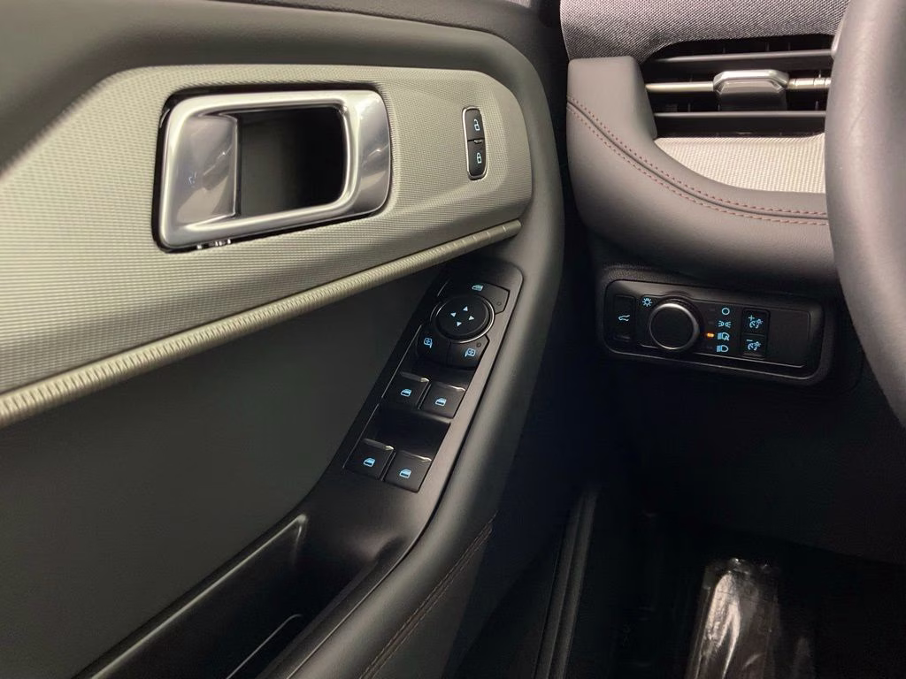 2026 White Metallic Ford Explorer Active RWD SUV