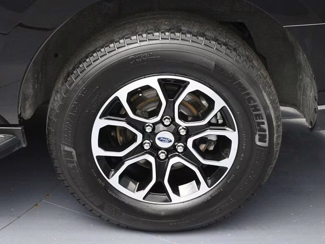 2024 Black Metallic Ford Expedition XLT 4X4 SUV