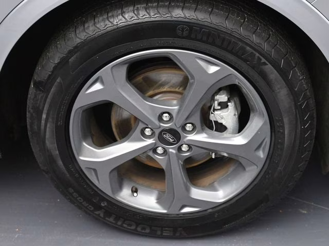 2024 Silver Metallic Ford Escape ST-Line FWD SUV