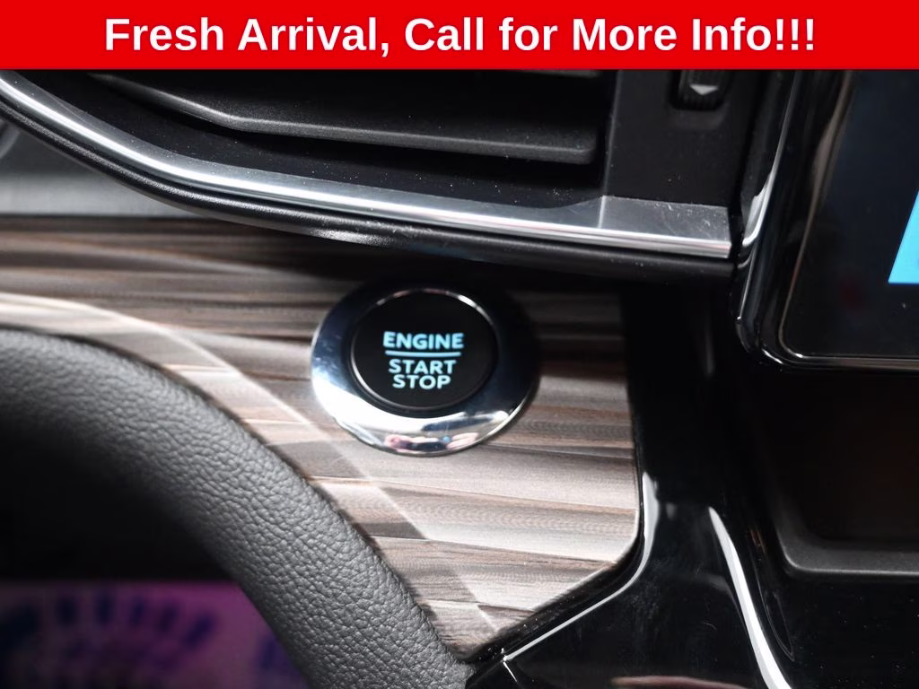 2023 Green Metallic Ford Explorer Limited 4X4 SUV