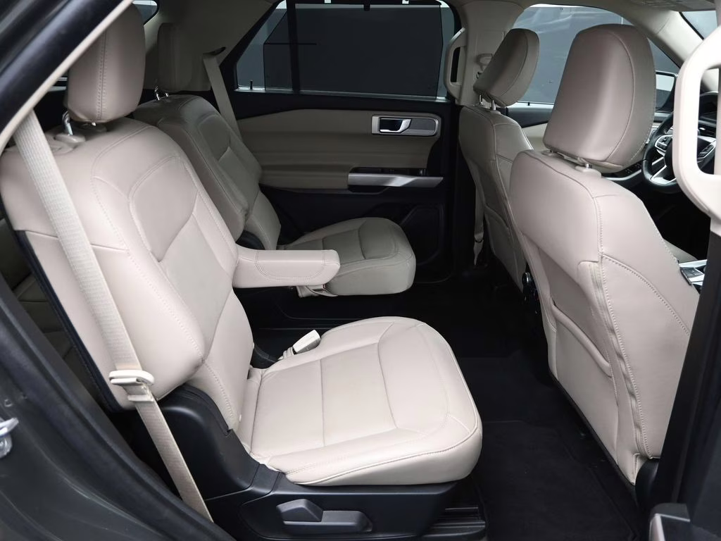 2023 Green Metallic Ford Explorer Limited 4X4 SUV