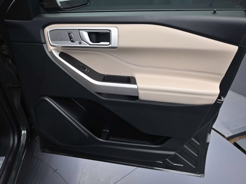 2023 Green Metallic Ford Explorer Limited 4X4 SUV