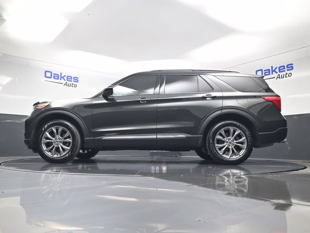 2023 Green Metallic Ford Explorer Limited 4X4 SUV