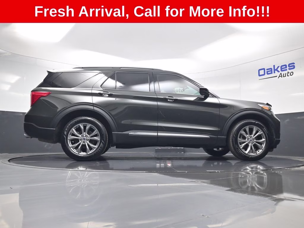 2023 Green Metallic Ford Explorer Limited 4X4 SUV