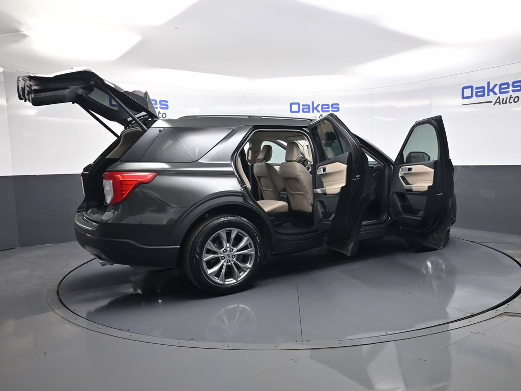 2023 Green Metallic Ford Explorer Limited 4X4 SUV