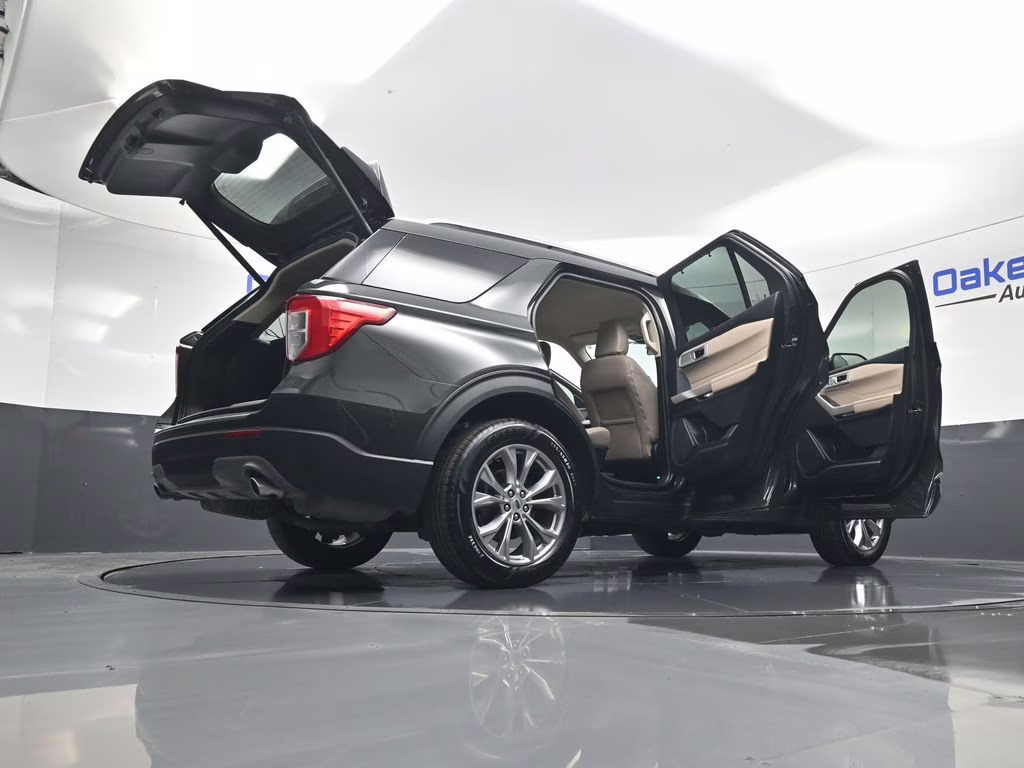 2023 Green Metallic Ford Explorer Limited 4X4 SUV