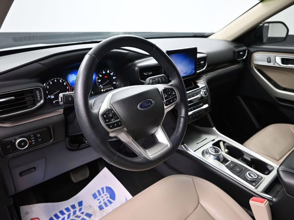 2023 Green Metallic Ford Explorer Limited 4X4 SUV