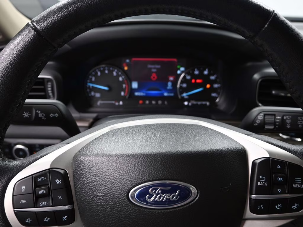 2023 Green Metallic Ford Explorer Limited 4X4 SUV