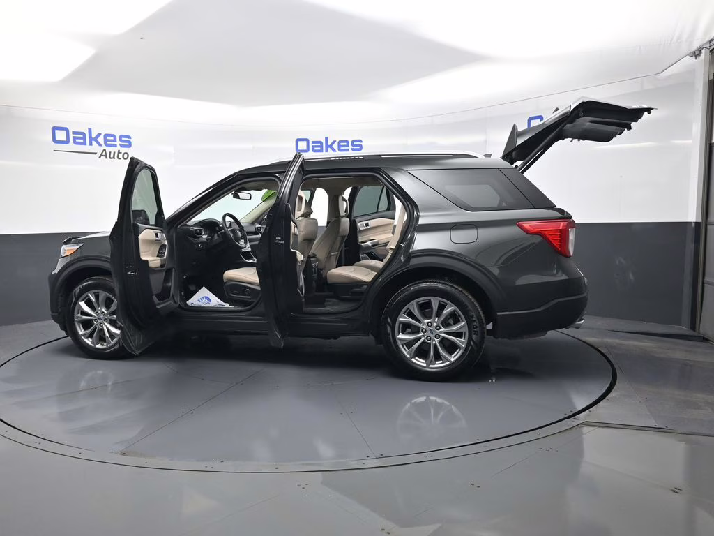 2023 Green Metallic Ford Explorer Limited 4X4 SUV