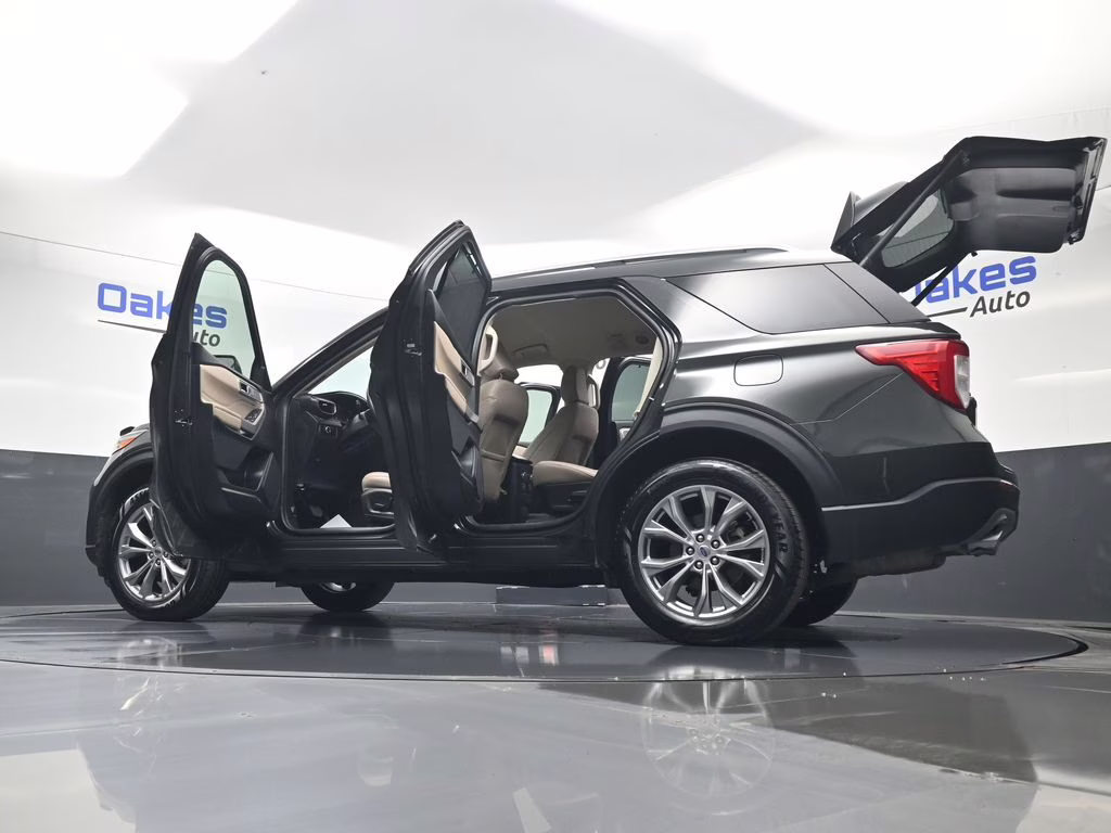 2023 Green Metallic Ford Explorer Limited 4X4 SUV