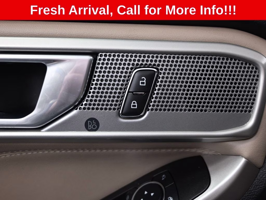 2023 Green Metallic Ford Explorer Limited 4X4 SUV