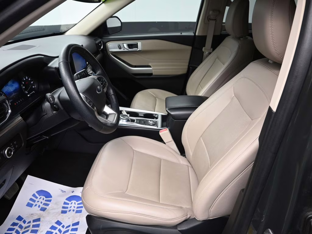 2023 Green Metallic Ford Explorer Limited 4X4 SUV