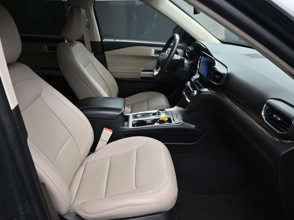 2023 Green Metallic Ford Explorer Limited 4X4 SUV