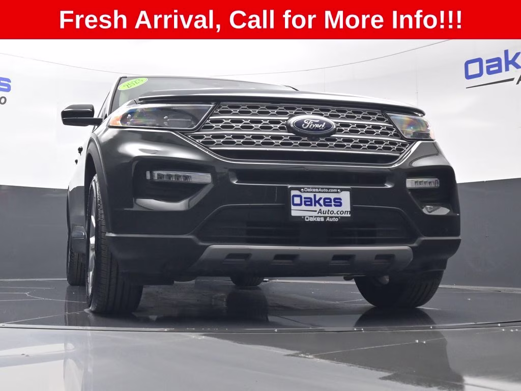 2023 Green Metallic Ford Explorer Limited 4X4 SUV