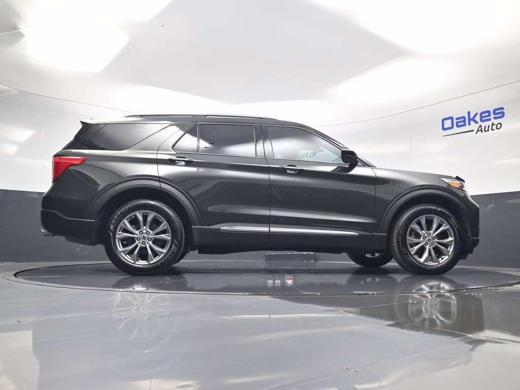 2023 Green Metallic Ford Explorer Limited 4X4 SUV