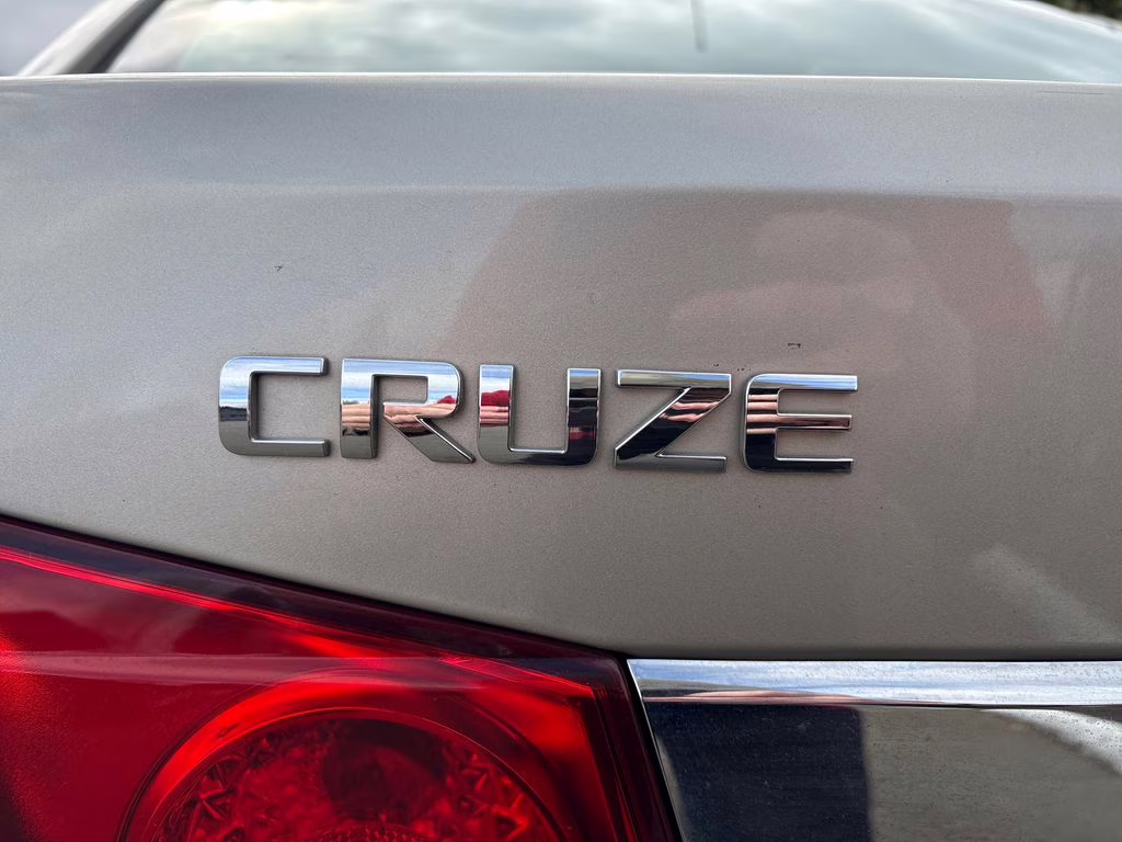 2014 Champagne Silver Metallic Chevrolet Cruze 1LT FWD Sedan