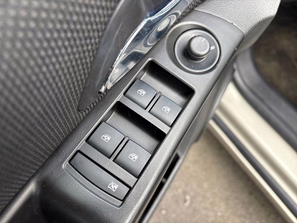 2014 Champagne Silver Metallic Chevrolet Cruze 1LT FWD Sedan