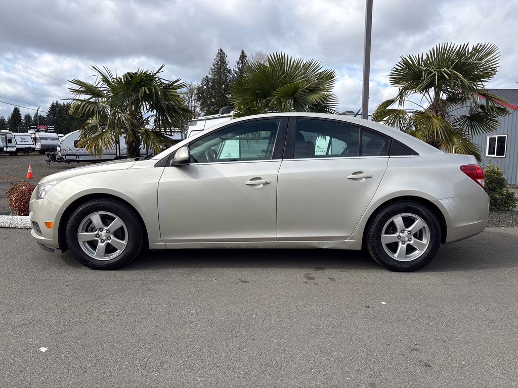 2014 Champagne Silver Metallic Chevrolet Cruze 1LT FWD Sedan