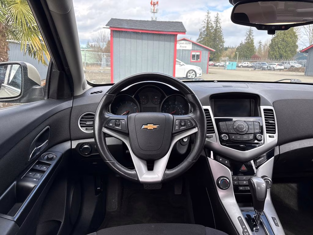 2014 Champagne Silver Metallic Chevrolet Cruze 1LT FWD Sedan