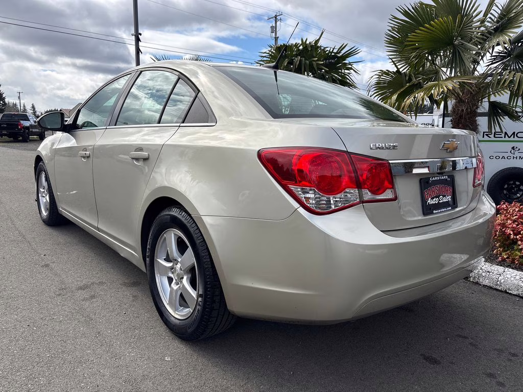 2014 Champagne Silver Metallic Chevrolet Cruze 1LT FWD Sedan