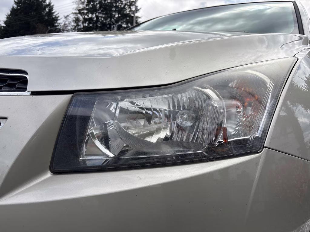 2014 Champagne Silver Metallic Chevrolet Cruze 1LT FWD Sedan