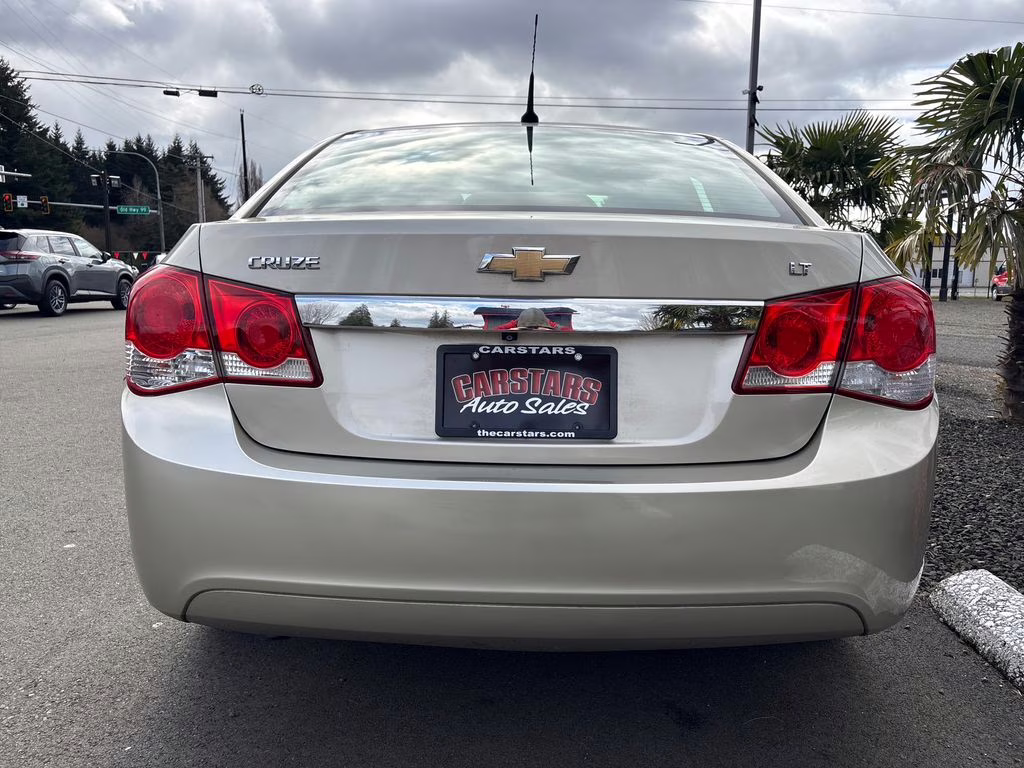 2014 Champagne Silver Metallic Chevrolet Cruze 1LT FWD Sedan