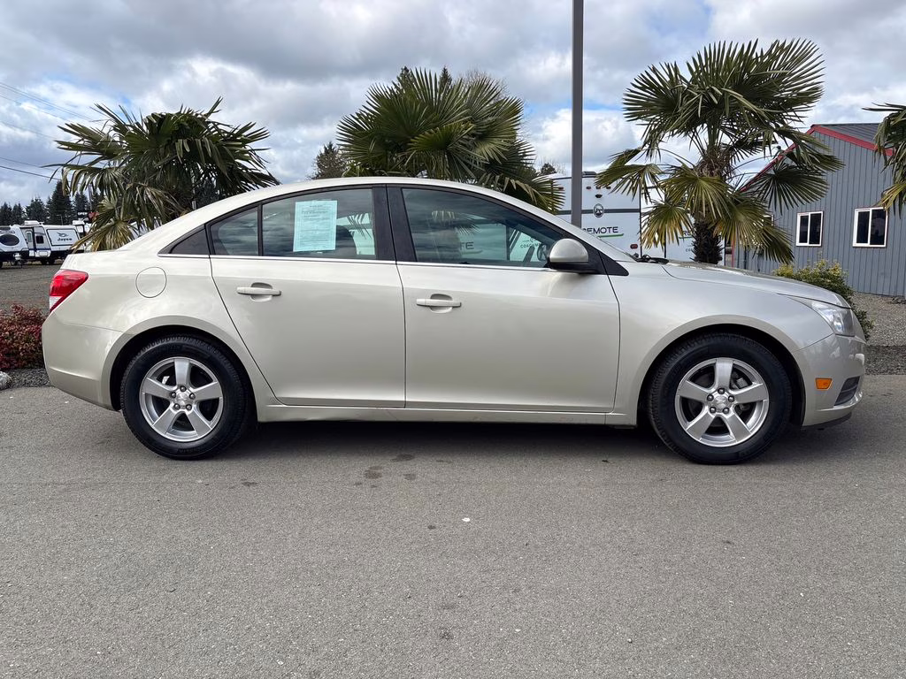 2014 Champagne Silver Metallic Chevrolet Cruze 1LT FWD Sedan