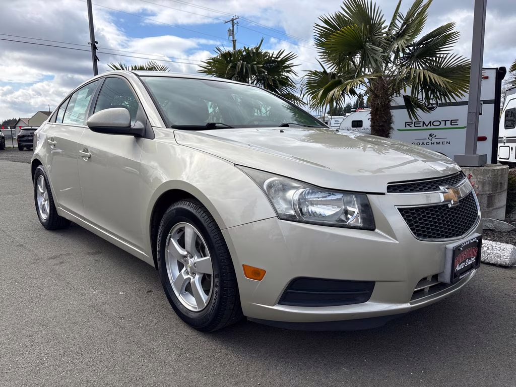 2014 Champagne Silver Metallic Chevrolet Cruze 1LT FWD Sedan