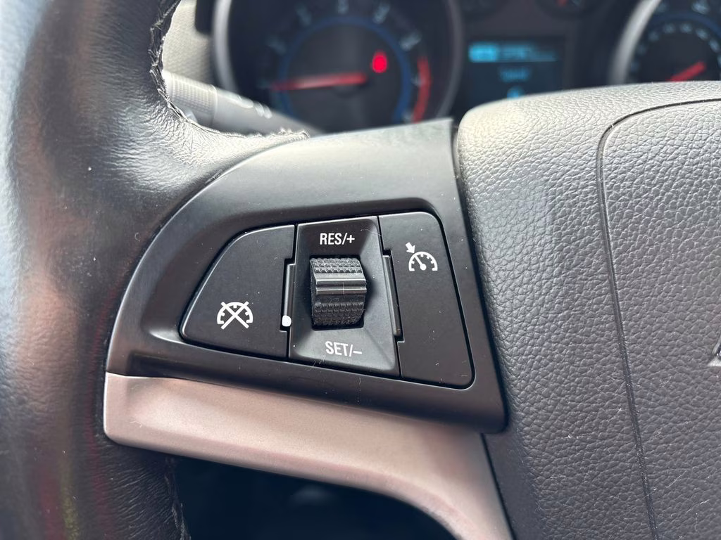 2014 Champagne Silver Metallic Chevrolet Cruze 1LT FWD Sedan