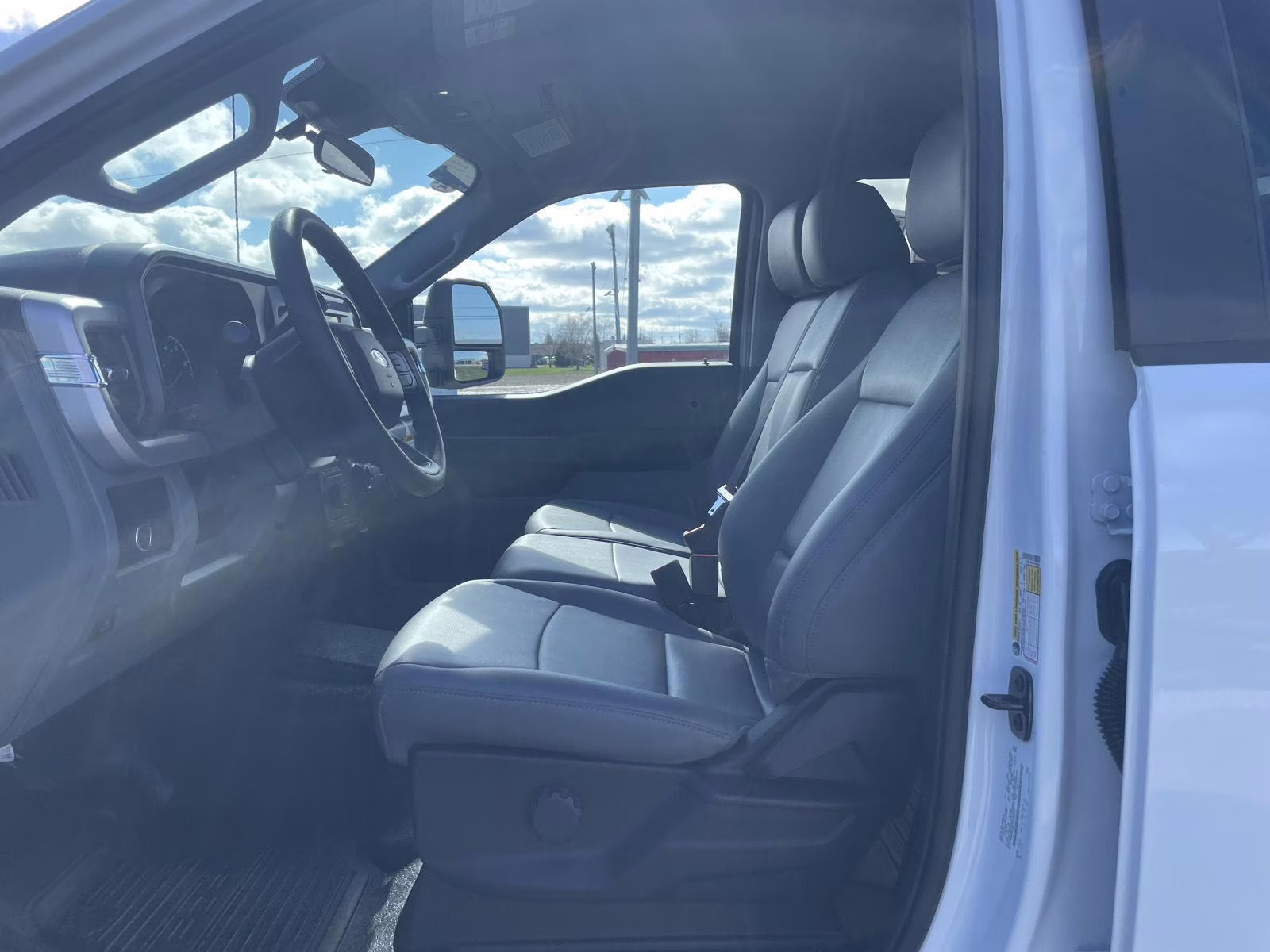 2026 Oxford White Ford Super Duty F-450 DRW XL 4X4 Truck