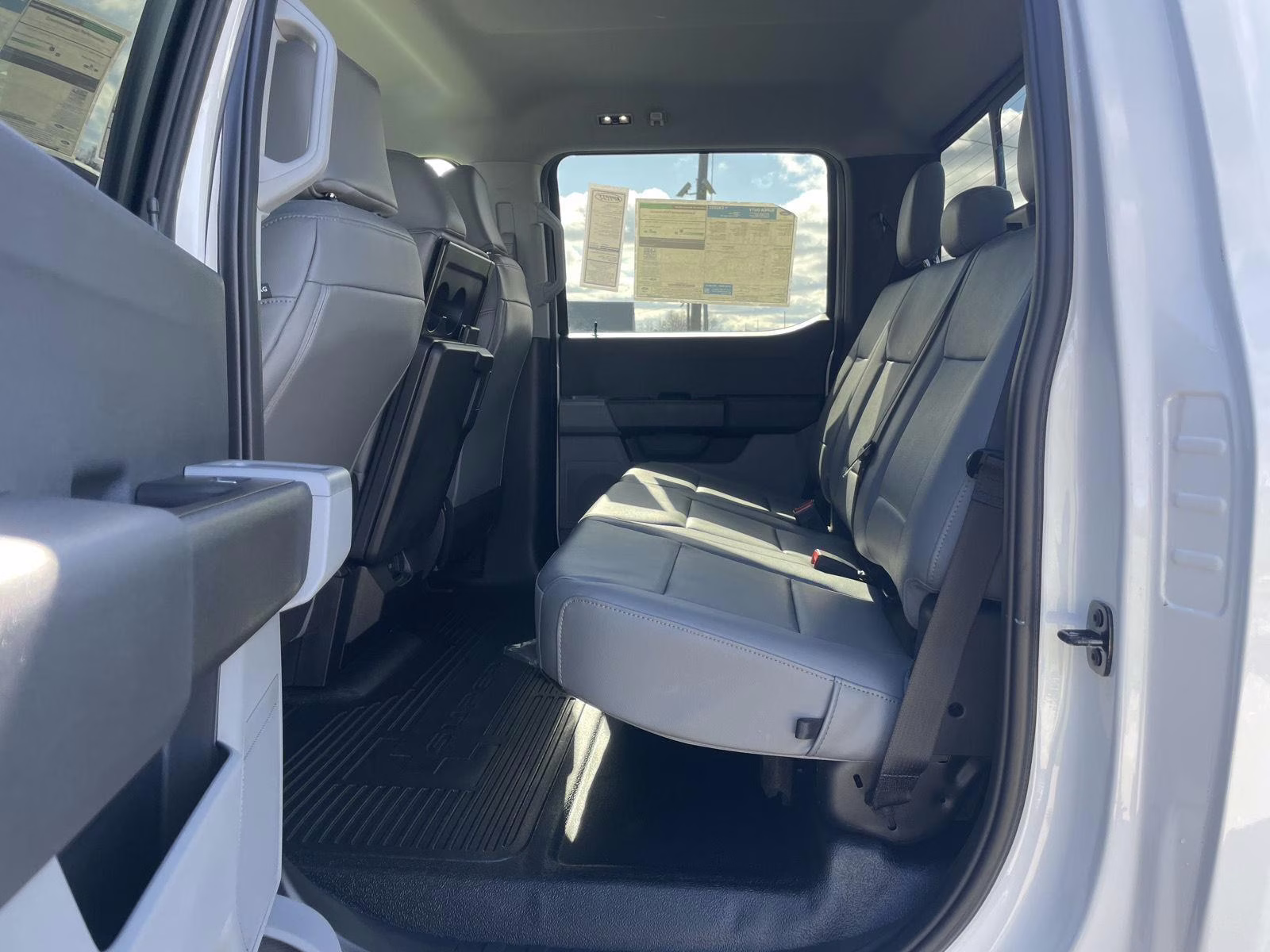 2026 Oxford White Ford Super Duty F-450 DRW XL 4X4 Truck