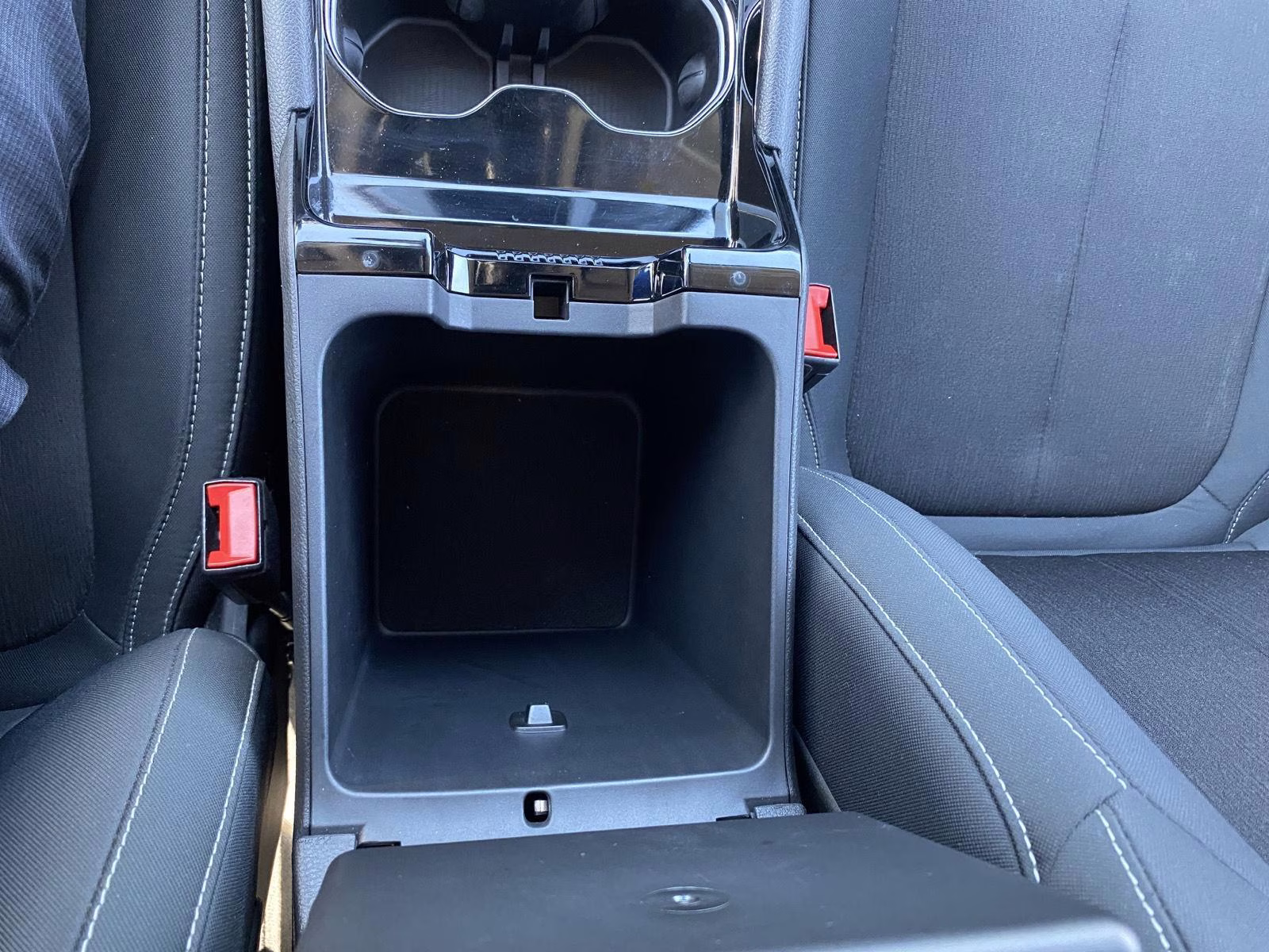 2023 Baltic Gray Metallic Clearcoat Jeep Grand Cherokee Laredo 4X4 SUV