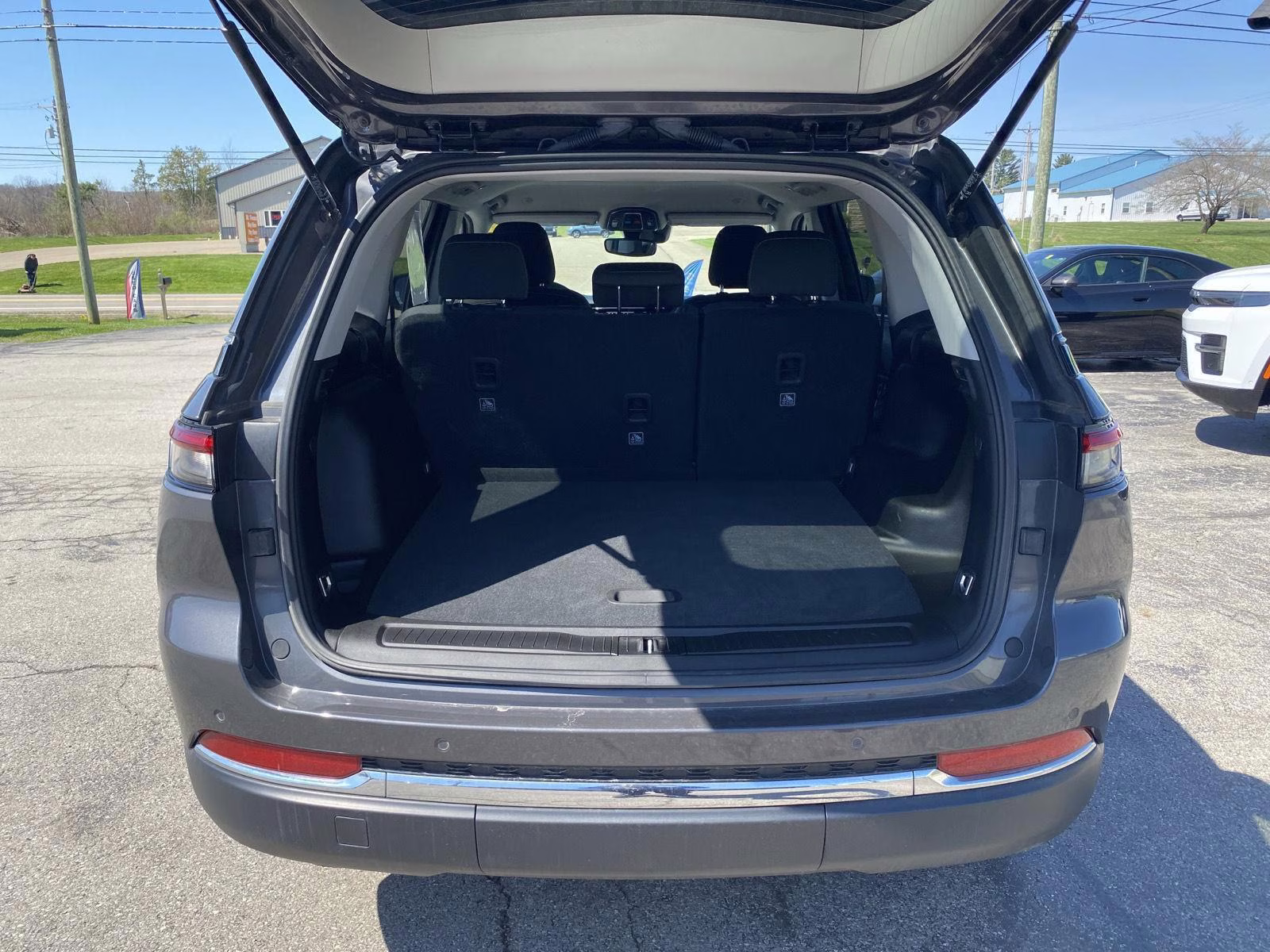 2023 Baltic Gray Metallic Clearcoat Jeep Grand Cherokee Laredo 4X4 SUV