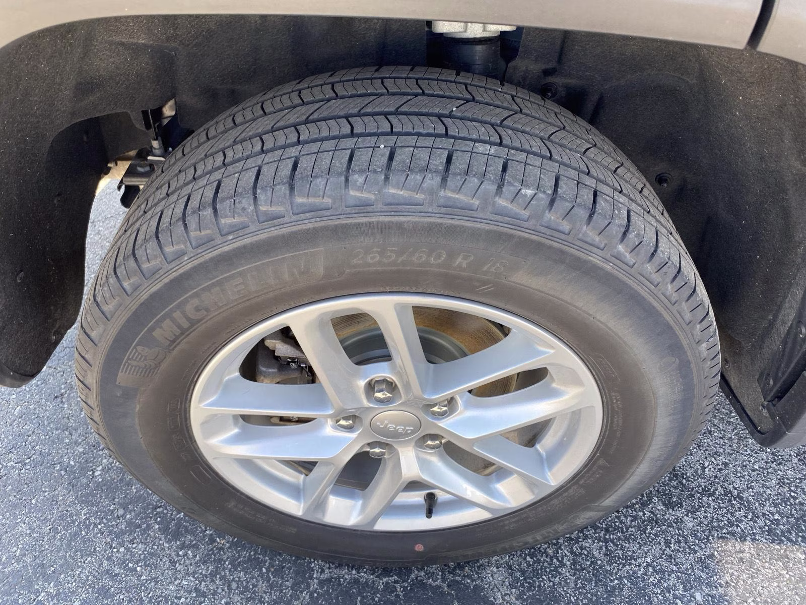 2023 Baltic Gray Metallic Clearcoat Jeep Grand Cherokee Laredo 4X4 SUV