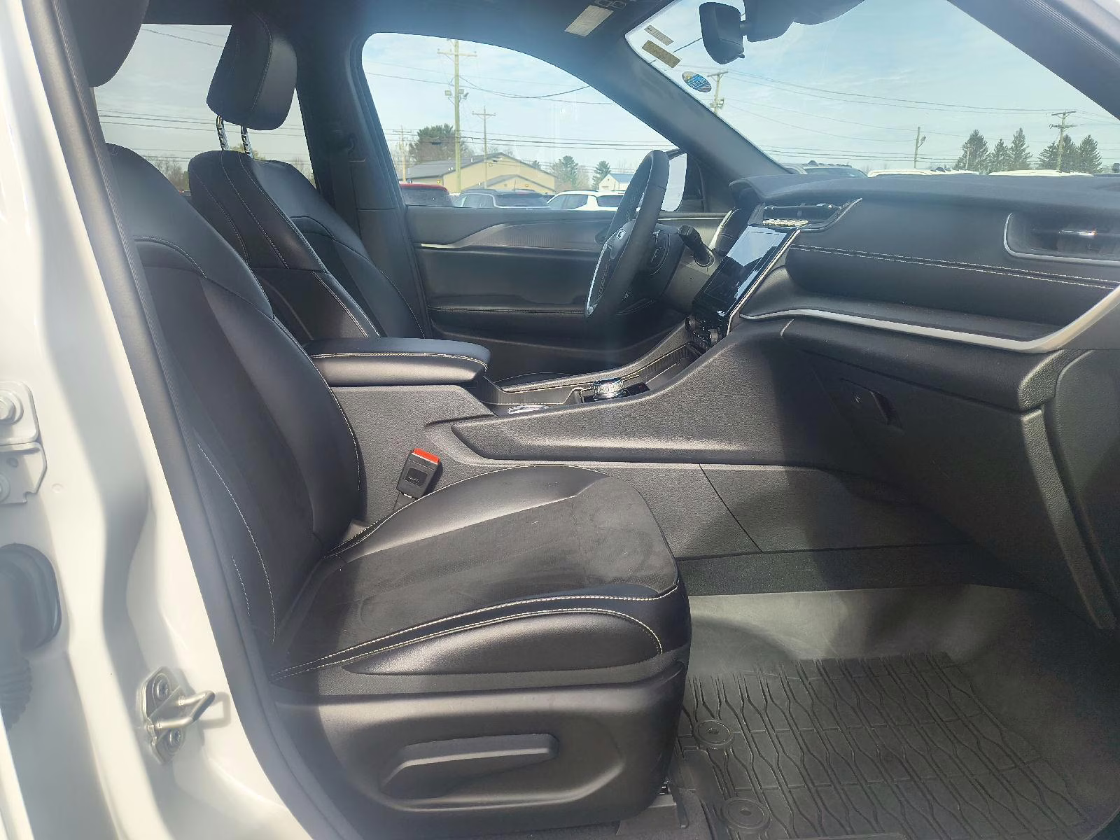 2024 Bright White Clearcoat Jeep Grand Cherokee L Altitude X 4X4 SUV