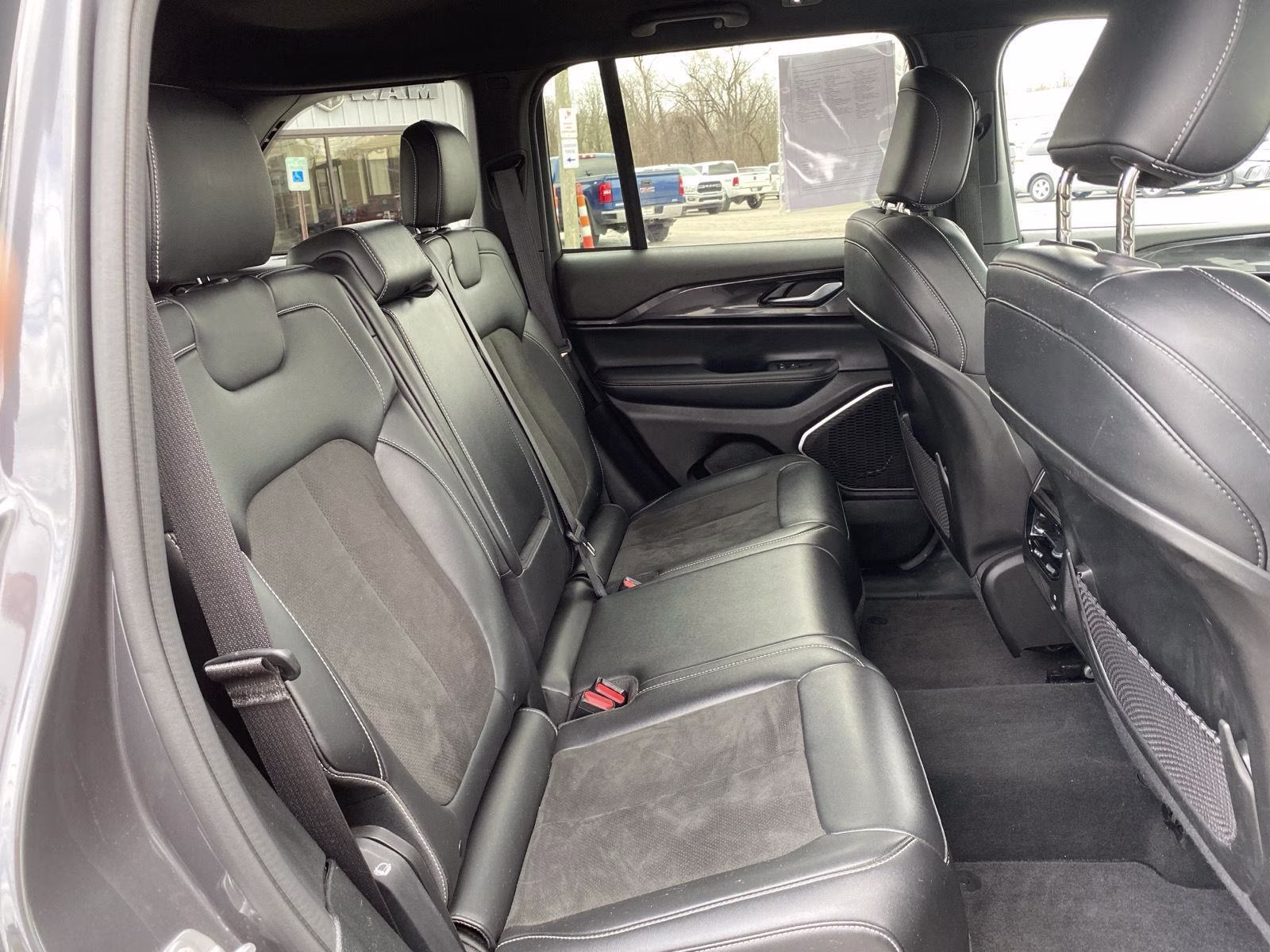 2022 Baltic Gray Metallic Clearcoat Jeep Grand Cherokee Altitude 4X4 SUV