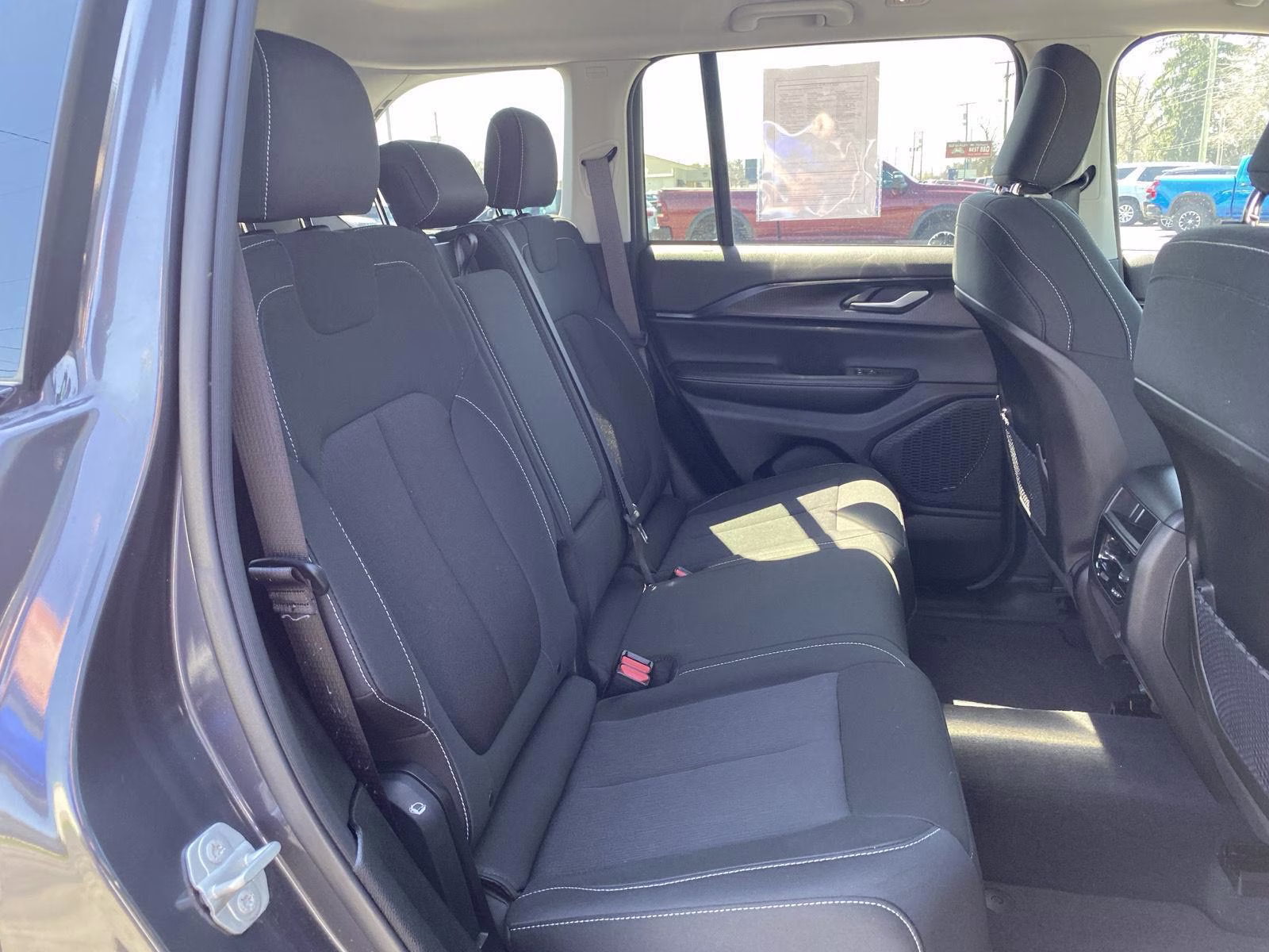 2023 Baltic Gray Metallic Clearcoat Jeep Grand Cherokee Laredo 4X4 SUV
