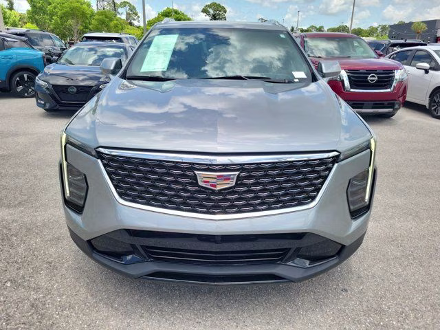 2025 Argent Silver Metallic Cadillac XT4 Premium Luxury FWD SUV