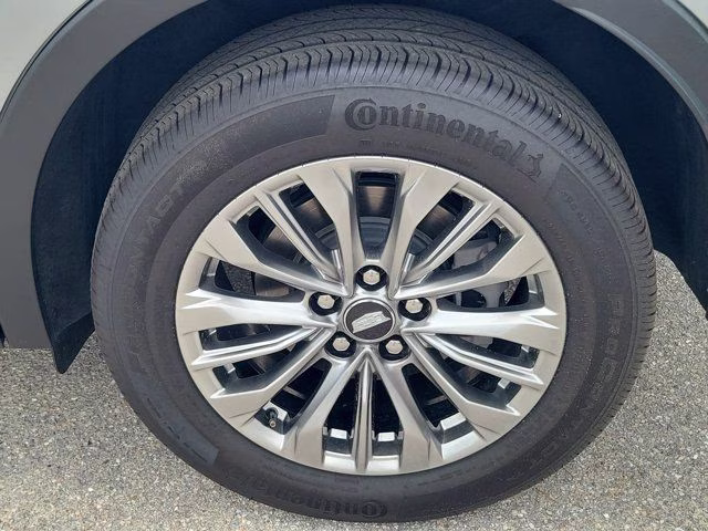 2025 Argent Silver Metallic Cadillac XT4 Premium Luxury FWD SUV